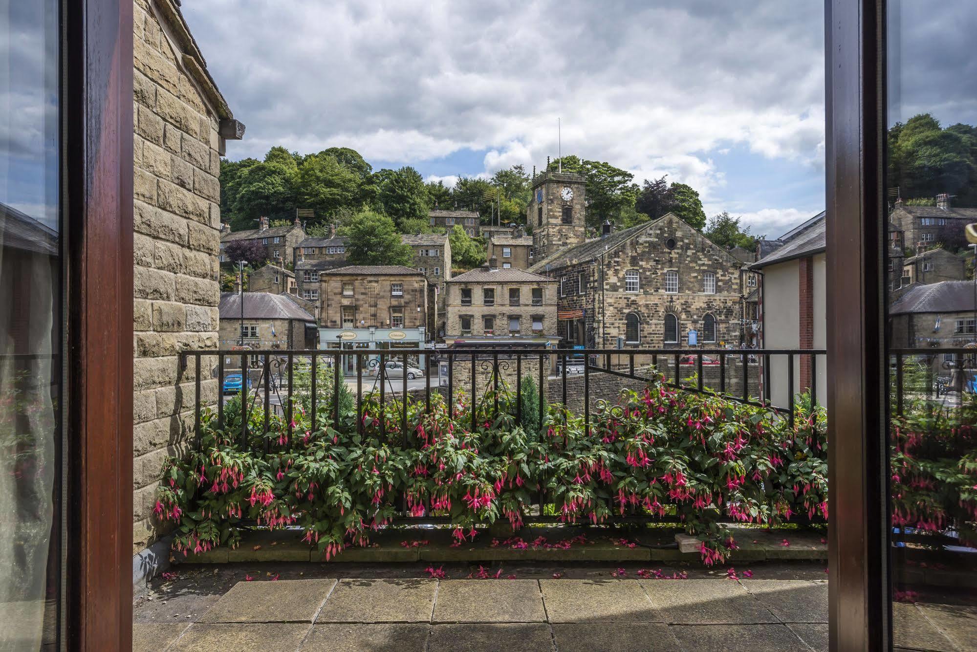 The Old Bridge Inn, Holmfirth, West Yorkshire Exterior foto